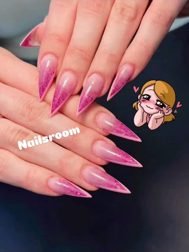 Pinke Stiletto Nägel